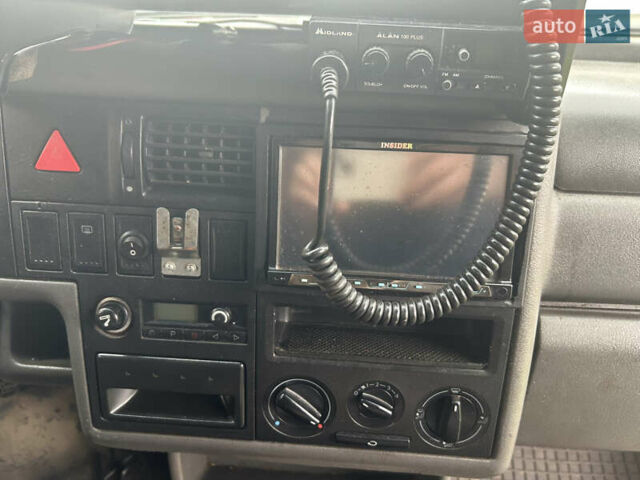 Червоний Фольксваген Transporter, об'ємом двигуна 2.5 л та пробігом 350 тис. км за 5500 $, фото 6 на Automoto.ua