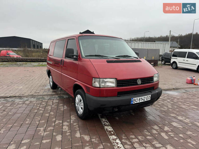 Красный Фольксваген Transporter, объемом двигателя 2.5 л и пробегом 420 тыс. км за 5950 $, фото 2 на Automoto.ua