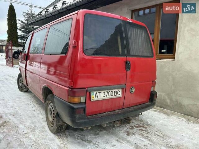 Красный Фольксваген Transporter, объемом двигателя 2.5 л и пробегом 345 тыс. км за 1800 $, фото 1 на Automoto.ua