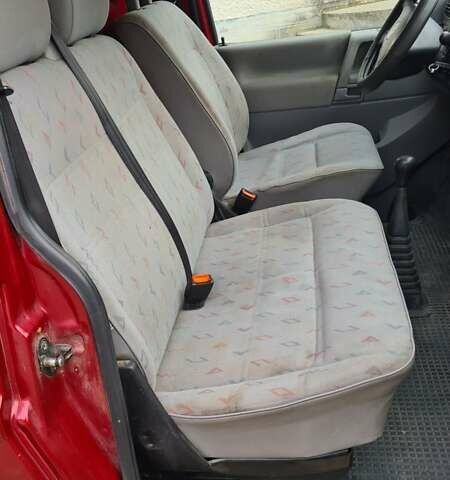 Красный Фольксваген Transporter, объемом двигателя 2.5 л и пробегом 206 тыс. км за 7290 $, фото 13 на Automoto.ua