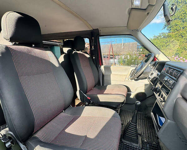 Красный Фольксваген Transporter, объемом двигателя 2.5 л и пробегом 376 тыс. км за 6800 $, фото 5 на Automoto.ua