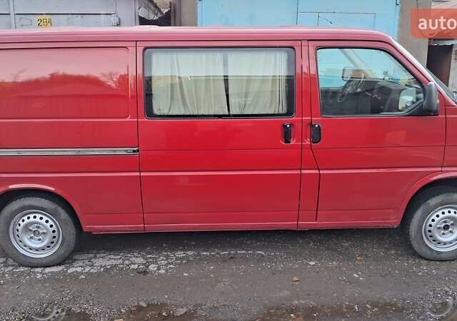 Красный Фольксваген Transporter, объемом двигателя 2.5 л и пробегом 247 тыс. км за 6500 $, фото 2 на Automoto.ua