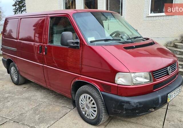 Красный Фольксваген Transporter, объемом двигателя 2.5 л и пробегом 206 тыс. км за 7290 $, фото 2 на Automoto.ua