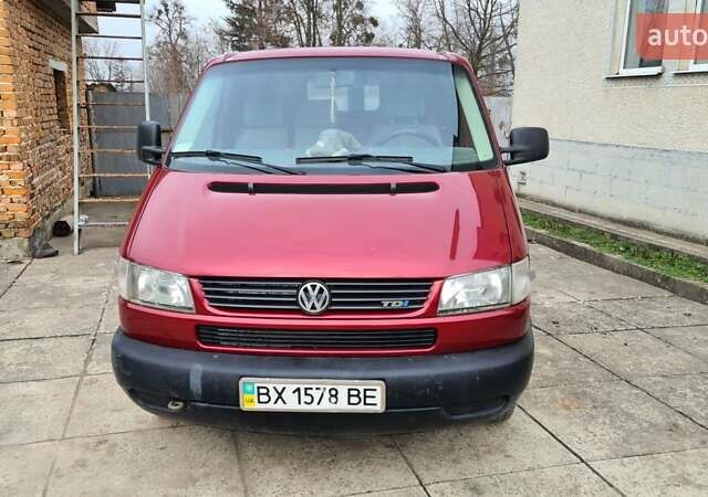 Красный Фольксваген Transporter, объемом двигателя 2.5 л и пробегом 206 тыс. км за 7290 $, фото 1 на Automoto.ua