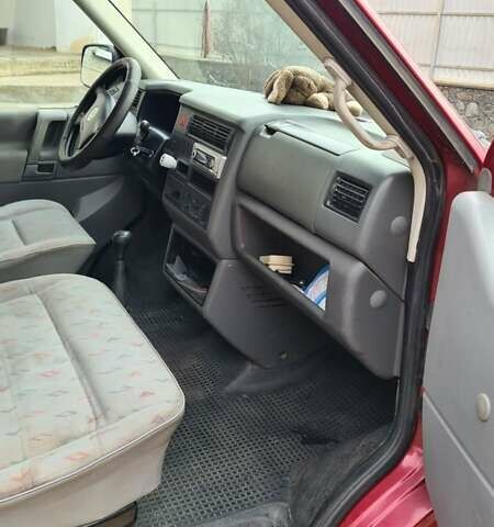 Красный Фольксваген Transporter, объемом двигателя 2.5 л и пробегом 206 тыс. км за 7290 $, фото 12 на Automoto.ua