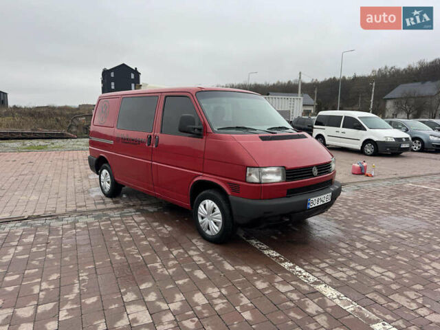 Красный Фольксваген Transporter, объемом двигателя 2.5 л и пробегом 420 тыс. км за 5950 $, фото 3 на Automoto.ua