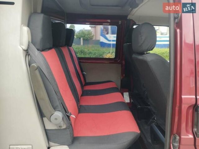 Красный Фольксваген Transporter, объемом двигателя 2.5 л и пробегом 420 тыс. км за 8000 $, фото 12 на Automoto.ua