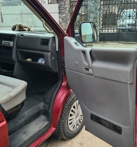 Красный Фольксваген Transporter, объемом двигателя 2.5 л и пробегом 206 тыс. км за 7290 $, фото 11 на Automoto.ua