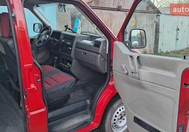 Красный Фольксваген Transporter, объемом двигателя 2.5 л и пробегом 247 тыс. км за 6500 $, фото 6 на Automoto.ua