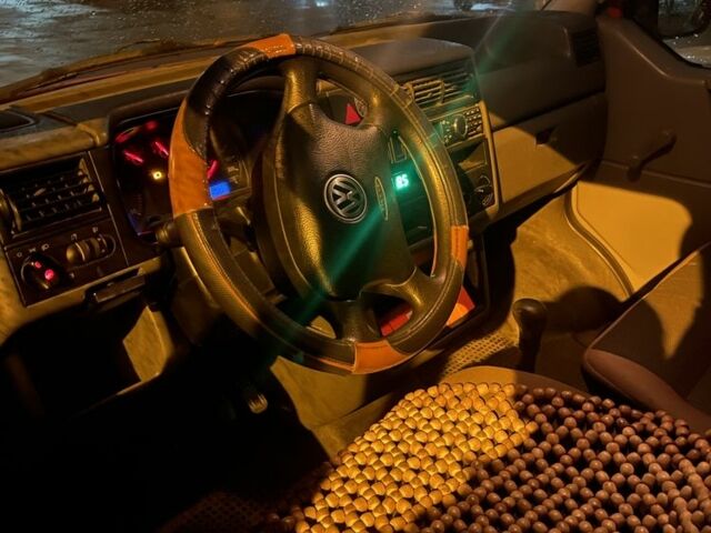 Красный Фольксваген Transporter, объемом двигателя 1.9 л и пробегом 360 тыс. км за 6500 $, фото 2 на Automoto.ua