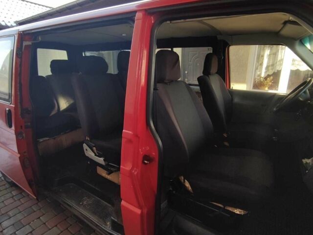 Красный Фольксваген Transporter, объемом двигателя 2.5 л и пробегом 450 тыс. км за 6000 $, фото 9 на Automoto.ua