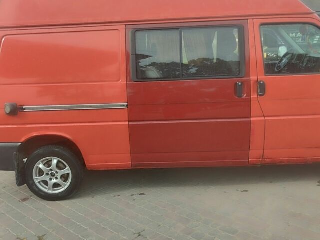 Красный Фольксваген Transporter, объемом двигателя 2.5 л и пробегом 386 тыс. км за 5200 $, фото 1 на Automoto.ua