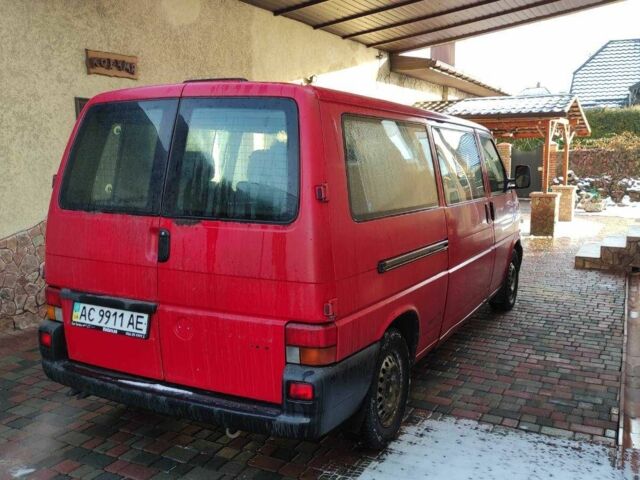 Красный Фольксваген Transporter, объемом двигателя 2.5 л и пробегом 450 тыс. км за 6000 $, фото 3 на Automoto.ua