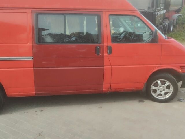 Красный Фольксваген Transporter, объемом двигателя 2.5 л и пробегом 386 тыс. км за 5200 $, фото 2 на Automoto.ua