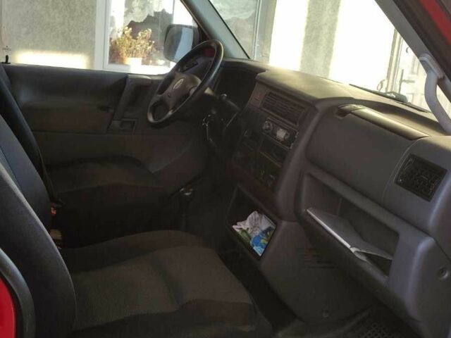 Красный Фольксваген Transporter, объемом двигателя 2.5 л и пробегом 450 тыс. км за 6000 $, фото 12 на Automoto.ua