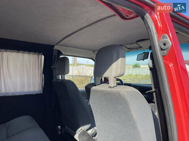 Красный Фольксваген Transporter, объемом двигателя 2.5 л и пробегом 310 тыс. км за 7700 $, фото 64 на Automoto.ua