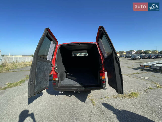 Красный Фольксваген Transporter, объемом двигателя 2.5 л и пробегом 310 тыс. км за 7700 $, фото 76 на Automoto.ua