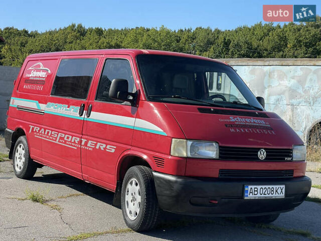 Красный Фольксваген Transporter, объемом двигателя 2.5 л и пробегом 310 тыс. км за 7700 $, фото 9 на Automoto.ua