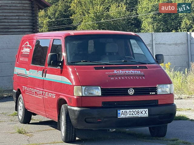 Красный Фольксваген Transporter, объемом двигателя 2.5 л и пробегом 310 тыс. км за 7700 $, фото 4 на Automoto.ua