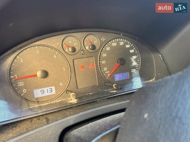 Красный Фольксваген Transporter, объемом двигателя 1.9 л и пробегом 305 тыс. км за 7900 $, фото 12 на Automoto.ua