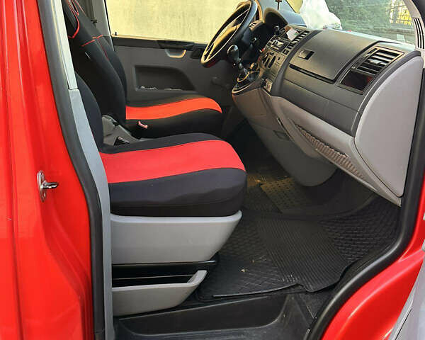Красный Фольксваген Transporter, объемом двигателя 1.9 л и пробегом 305 тыс. км за 7900 $, фото 10 на Automoto.ua