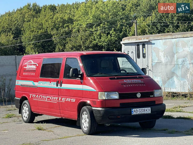 Красный Фольксваген Transporter, объемом двигателя 2.5 л и пробегом 310 тыс. км за 7700 $, фото 2 на Automoto.ua