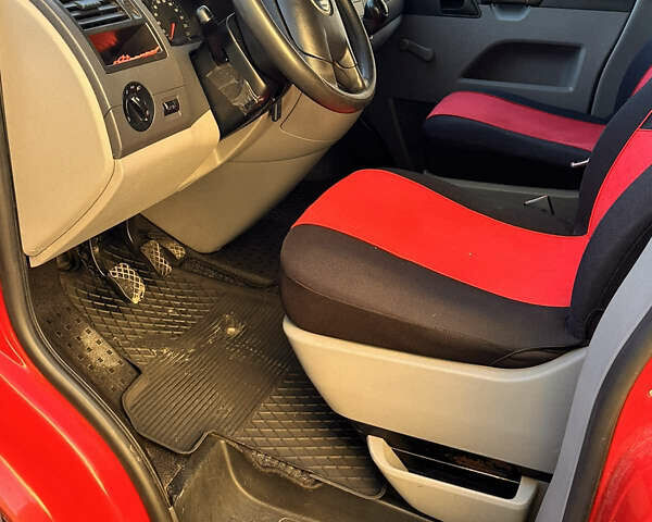 Красный Фольксваген Transporter, объемом двигателя 1.9 л и пробегом 305 тыс. км за 7900 $, фото 13 на Automoto.ua