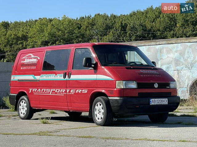 Красный Фольксваген Transporter, объемом двигателя 2.5 л и пробегом 310 тыс. км за 7700 $, фото 1 на Automoto.ua
