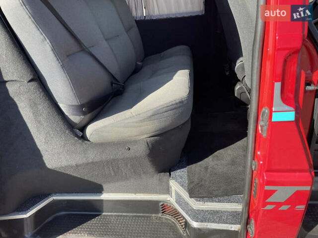 Красный Фольксваген Transporter, объемом двигателя 2.5 л и пробегом 310 тыс. км за 7700 $, фото 62 на Automoto.ua