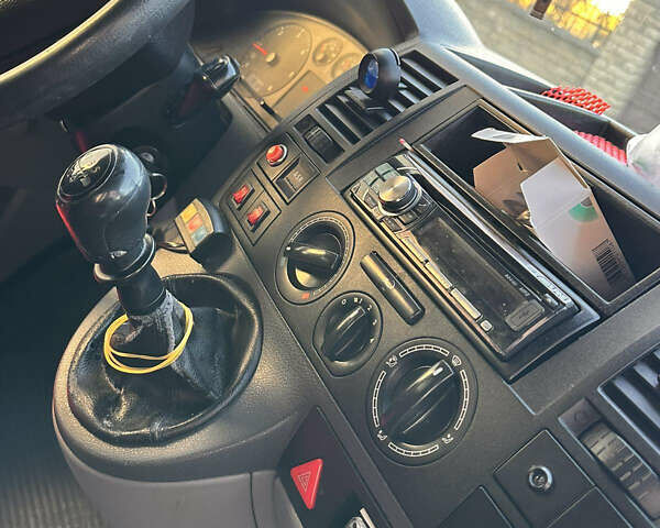 Красный Фольксваген Transporter, объемом двигателя 1.9 л и пробегом 305 тыс. км за 7900 $, фото 14 на Automoto.ua