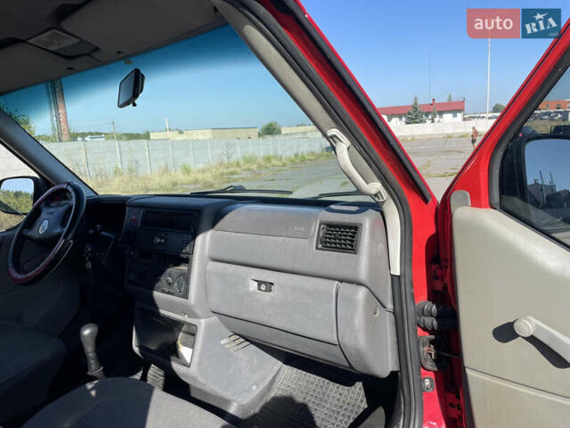 Красный Фольксваген Transporter, объемом двигателя 2.5 л и пробегом 310 тыс. км за 7700 $, фото 56 на Automoto.ua