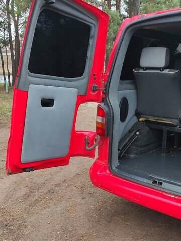 Красный Фольксваген Transporter, объемом двигателя 1.9 л и пробегом 345 тыс. км за 8000 $, фото 20 на Automoto.ua