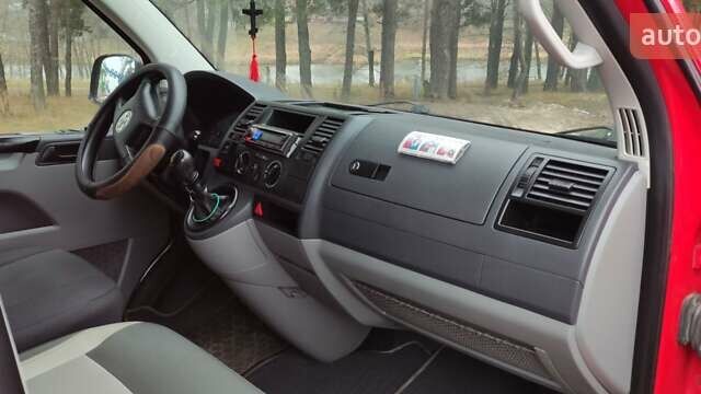 Красный Фольксваген Transporter, объемом двигателя 1.9 л и пробегом 345 тыс. км за 8000 $, фото 21 на Automoto.ua