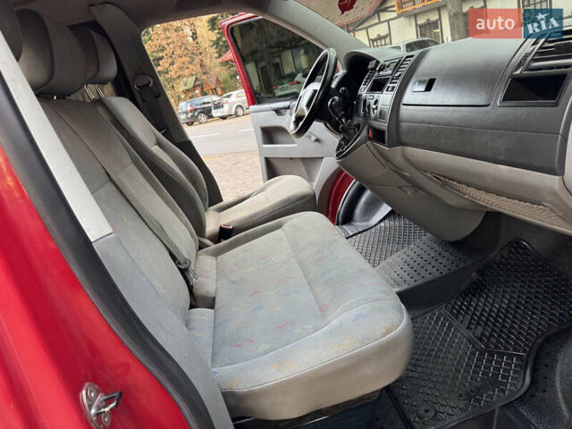 Красный Фольксваген Transporter, объемом двигателя 1.9 л и пробегом 221 тыс. км за 6999 $, фото 47 на Automoto.ua