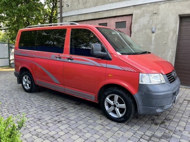 Красный Фольксваген Transporter, объемом двигателя 2.5 л и пробегом 300 тыс. км за 6800 $, фото 1 на Automoto.ua