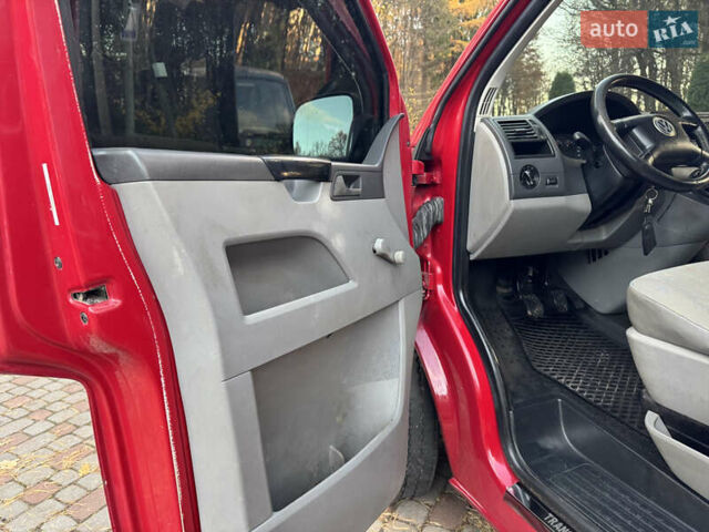 Красный Фольксваген Transporter, объемом двигателя 1.9 л и пробегом 221 тыс. км за 6999 $, фото 52 на Automoto.ua