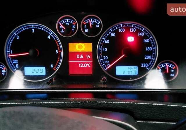 Красный Фольксваген Transporter, объемом двигателя 2.46 л и пробегом 220 тыс. км за 13800 $, фото 5 на Automoto.ua