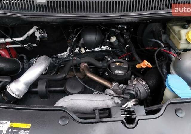 Красный Фольксваген Transporter, объемом двигателя 2.46 л и пробегом 220 тыс. км за 13800 $, фото 7 на Automoto.ua