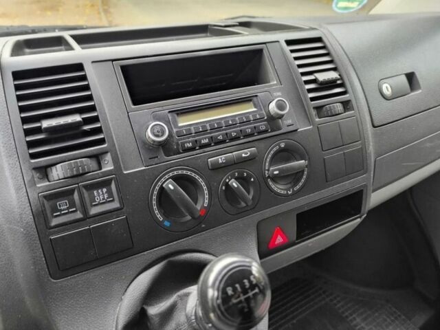 Червоний Фольксваген Transporter, об'ємом двигуна 2.5 л та пробігом 200 тис. км за 2850 $, фото 7 на Automoto.ua