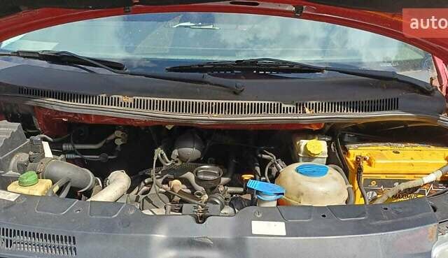 Красный Фольксваген Transporter, объемом двигателя 2.46 л и пробегом 400 тыс. км за 5000 $, фото 5 на Automoto.ua