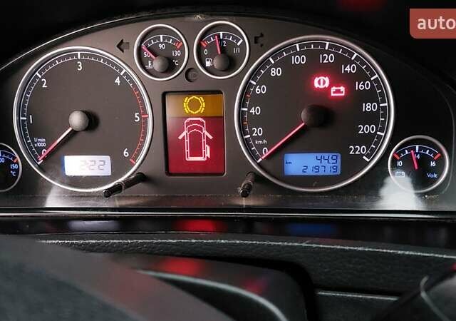 Красный Фольксваген Transporter, объемом двигателя 2.46 л и пробегом 220 тыс. км за 13800 $, фото 28 на Automoto.ua