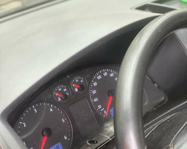 Красный Фольксваген Transporter, объемом двигателя 2.46 л и пробегом 300 тыс. км за 7500 $, фото 6 на Automoto.ua