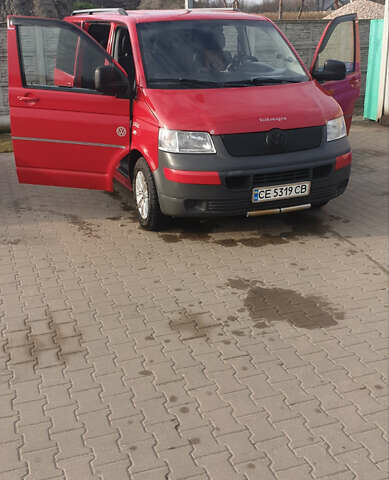 Красный Фольксваген Transporter, объемом двигателя 2.5 л и пробегом 270 тыс. км за 8200 $, фото 1 на Automoto.ua