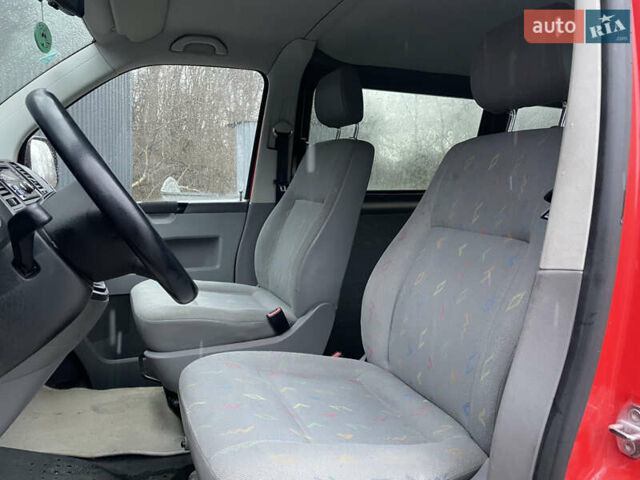 Красный Фольксваген Transporter, объемом двигателя 1.9 л и пробегом 335 тыс. км за 7899 $, фото 81 на Automoto.ua