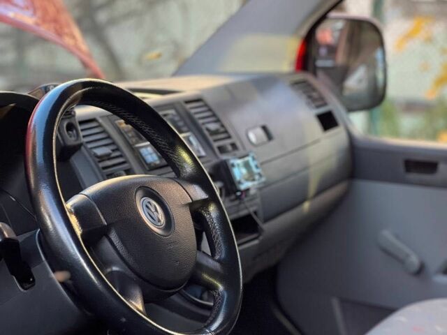 Красный Фольксваген Transporter, объемом двигателя 1.9 л и пробегом 334 тыс. км за 7200 $, фото 18 на Automoto.ua