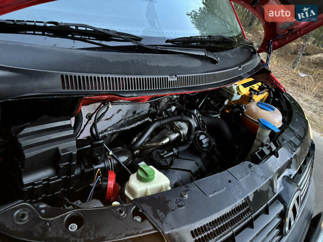 Красный Фольксваген Transporter, объемом двигателя 1.98 л и пробегом 259 тыс. км за 8500 $, фото 9 на Automoto.ua