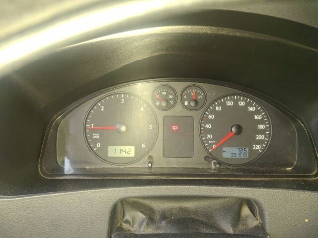 Красный Фольксваген Transporter, объемом двигателя 2.5 л и пробегом 302 тыс. км за 7000 $, фото 5 на Automoto.ua