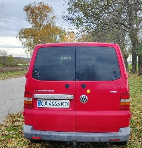 Красный Фольксваген Transporter, объемом двигателя 2.5 л и пробегом 405 тыс. км за 7500 $, фото 6 на Automoto.ua