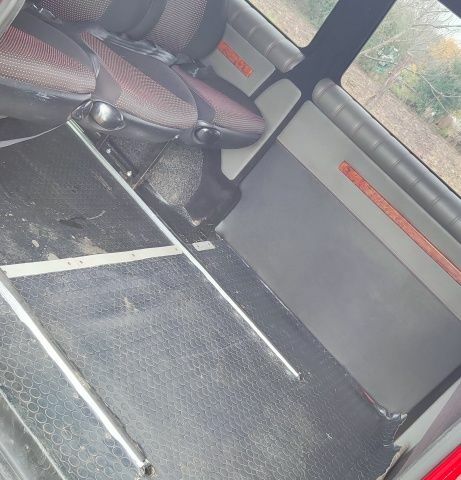 Красный Фольксваген Transporter, объемом двигателя 2.5 л и пробегом 405 тыс. км за 7500 $, фото 8 на Automoto.ua