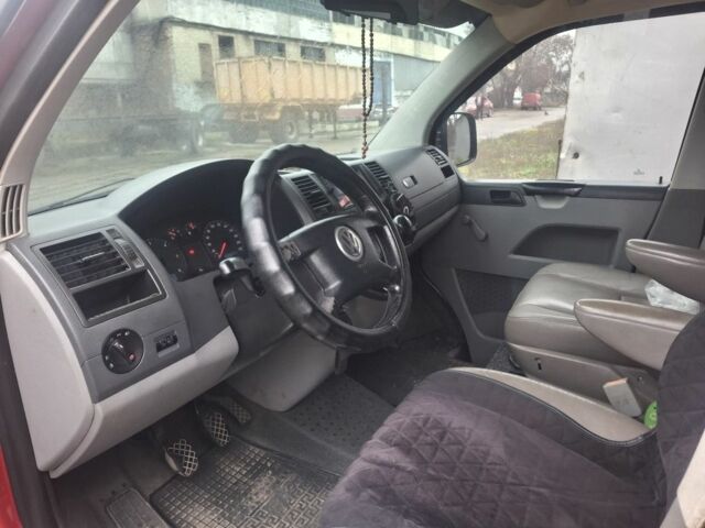 Красный Фольксваген Transporter, объемом двигателя 2.5 л и пробегом 302 тыс. км за 7000 $, фото 4 на Automoto.ua